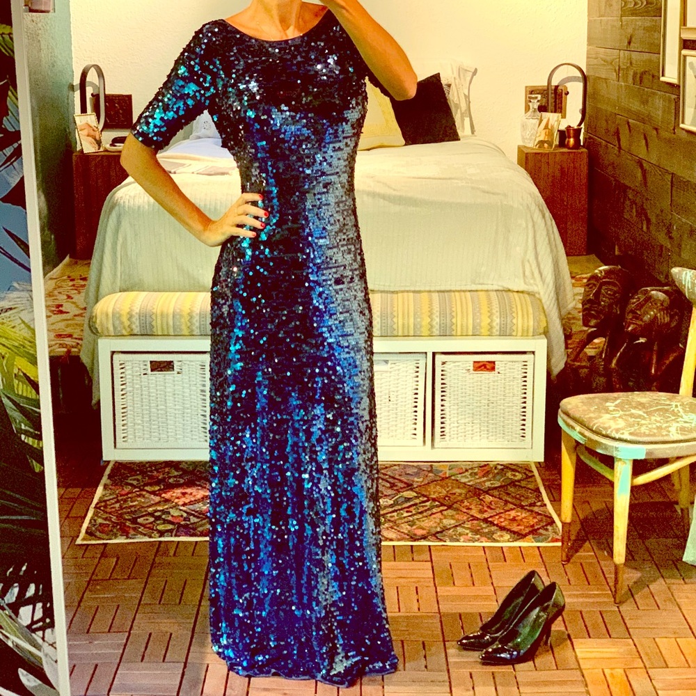 BCBG size 6 floor length blue sequin formal dress